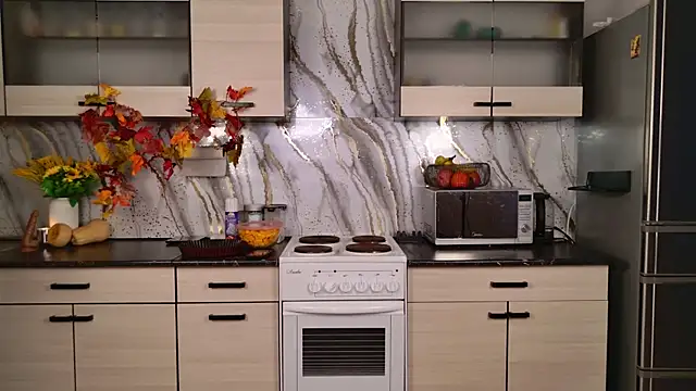 Snapshot of EllaCanny chatting on November 27, 6:15 am EllaCanny online show from November 27, 6:15 am