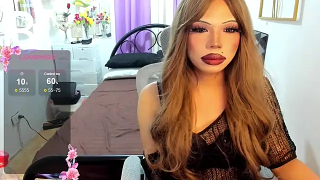 Snapshot of Lovely_naughtyLeii chatting on November 1, 5:31 am Lovely naughtyLeii online show from November 1, 5:31 am