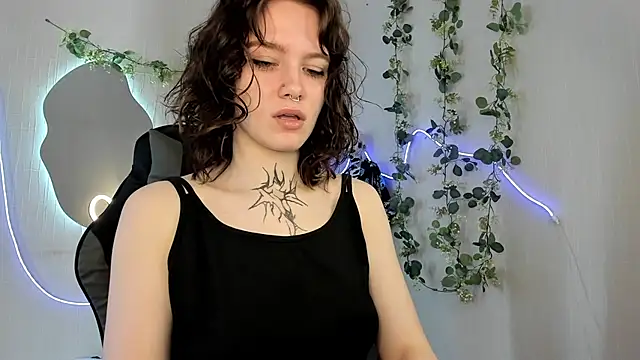 Snapshot of Elastikisss chatting on April 21, 10:21 am Elastikisss online show from April 21, 10:21 am
