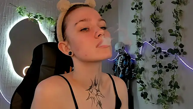 Snapshot of Elastikisss chatting on May 8, 8:52 am Elastikisss online show from May 8, 8:52 am