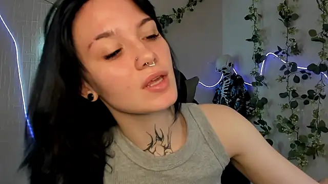 Snapshot of Elastikisss chatting on May 18, 5:35 am Elastikisss online show from May 18, 5:35 am