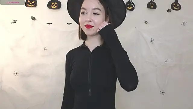 Snapshot of Veyaspace chatting on October 30, 1:56 pm Veyaspace online show from October 30, 1:56 pm