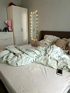 LinaViam online show from October 8, 8:12 am