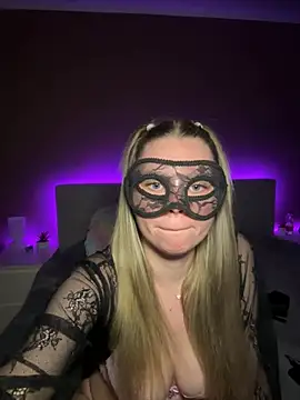 Snapshot of Cherrycolada chatting on February 13, 11:34 pm Cherrycolada online show from February 13, 11:34 pm