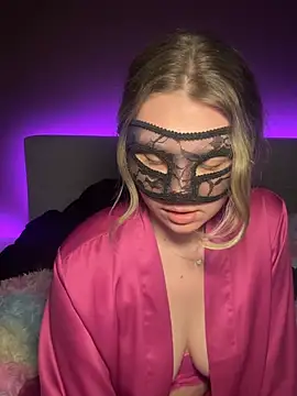 Snapshot of Cherrycolada chatting on February 22, 12:12 am Cherrycolada online show from February 22, 12:12 am