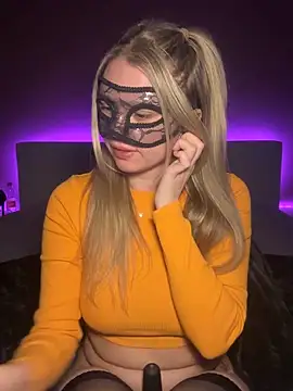 Snapshot of Cherrycolada chatting on March 2, 11:55 pm Cherrycolada online show from March 2, 11:55 pm