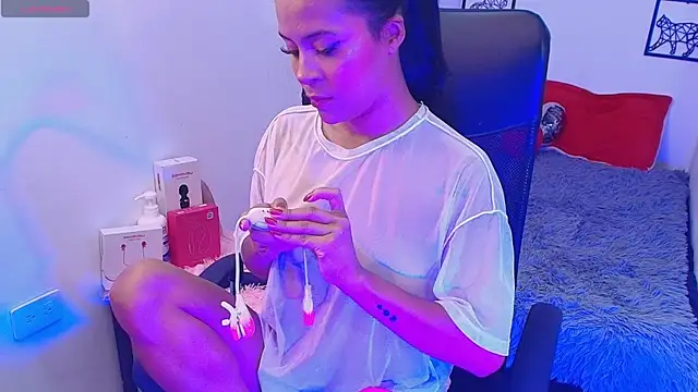 Natty Reyes online show from October 29, 6:42 pm