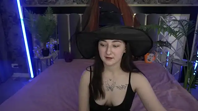 Snapshot of SashaDuvalle chatting on October 30, 6:48 am SashaDuvalle online show from October 30, 6:48 am