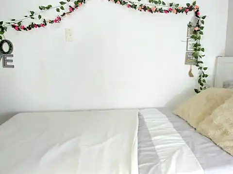 Snapshot of michell_anyeli chatting on September 25, 11:30 pm michell anyeli online show from September 25, 11:30 pm