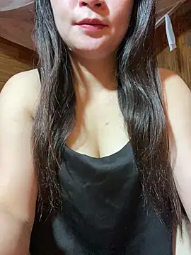 Snapshot of violet-00 chatting on May 15, 11:01 pm violet-00 online show from May 15, 11:01 pm
