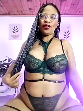 Snapshot of Lauraricci__ chatting on October 4, 10:24 am Lauraricci online show from October 4, 10:24 am