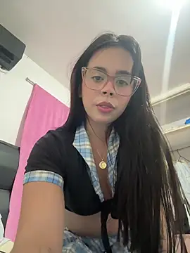 Snapshot of Lilaxxvv chatting on February 19, 2:51 am Lilaxxvv online show from February 19, 2:51 am