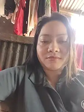 Snapshot of radiantbloom chatting on January 9, 3:42 am radiantbloom online show from January 9, 3:42 am