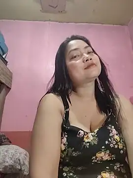 Snapshot of radiantbloom chatting on January 13, 2:50 am radiantbloom online show from January 13, 2:50 am