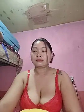 Snapshot of radiantbloom chatting on February 4, 11:31 pm radiantbloom online show from February 4, 11:31 pm