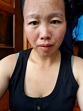 helenzz online show from November 10, 5:17 am