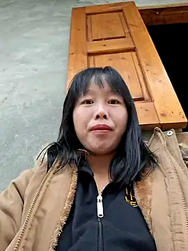 helenzz online show from November 18, 5:12 am