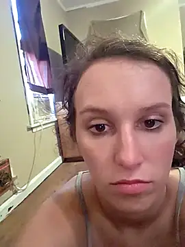 Snapshot of brunettebabexo3 chatting on October 20, 9:15 pm brunettebabexo3 online show from October 20, 9:15 pm