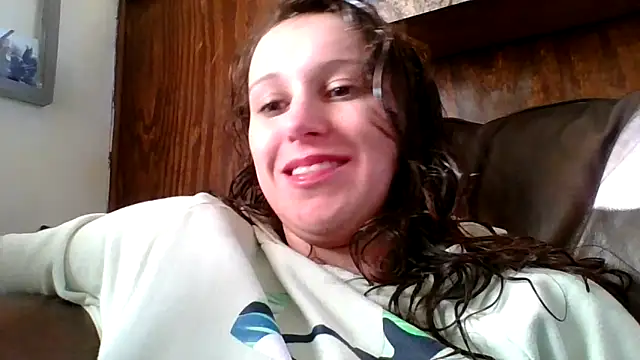 Snapshot of brunettebabexo3 chatting on December 16, 2:00 pm brunettebabexo3 online show from December 16, 2:00 pm