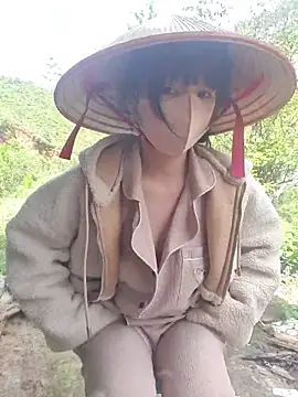 Helen-Tran online show from November 12, 2:45 am