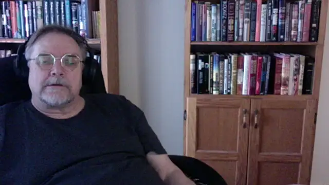 Snapshot of Vinyl22@xh chatting on April 3, 9:35 pm Vinyl22xh online show from April 3, 9:35 pm