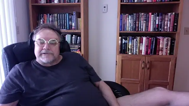 Snapshot of Vinyl22@xh chatting on April 4, 3:09 pm Vinyl22xh online show from April 4, 3:09 pm