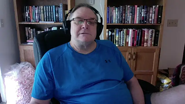 Snapshot of Vinyl22@xh chatting on May 27, 7:55 pm Vinyl22xh online show from May 27, 7:55 pm