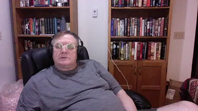 Snapshot of Vinyl22@xh chatting on May 29, 2:42 am Vinyl22xh online show from May 29, 2:42 am