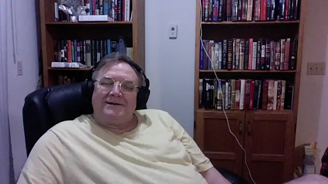 Snapshot of Vinyl22@xh chatting on June 22, 2:57 am Vinyl22xh online show from June 22, 2:57 am