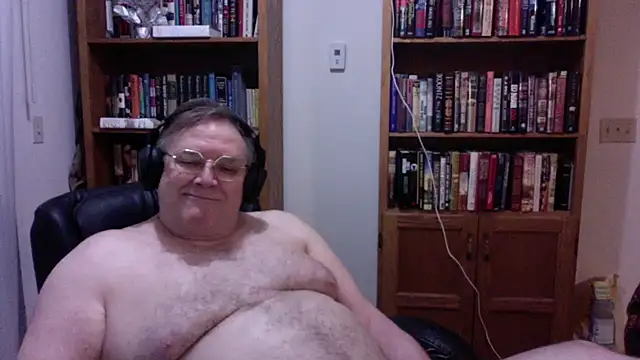 Snapshot of Vinyl22@xh chatting on June 22, 3:25 am Vinyl22xh online show from June 22, 3:25 am