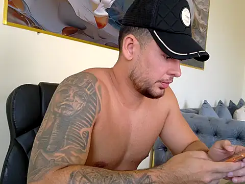 Snapshot of maximus888A chatting on June 5, 7:47 am maximus888A online show from June 5, 7:47 am