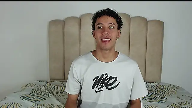 aroncooper1 online show from October 29, 5:10 am