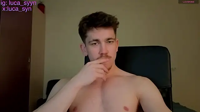 Snapshot of luca_syn chatting on April 18, 5:06 pm luca syn online show from April 18, 5:06 pm