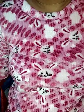 Snapshot of -Anushka01 chatting on November 16, 2:22 pm -Anushka01 online show from November 16, 2:22 pm