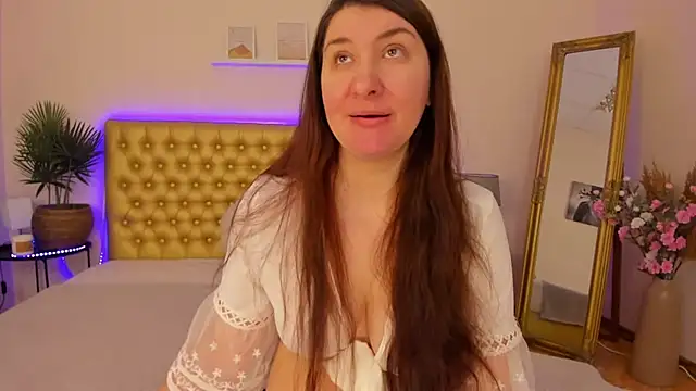 Snapshot of TrishaDarks chatting on March 2, 6:03 am TrishaDarks online show from March 2, 6:03 am