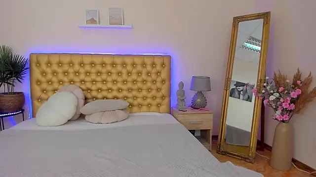 Snapshot of TrishaDarks chatting on March 6, 6:10 am TrishaDarks online show from March 6, 6:10 am