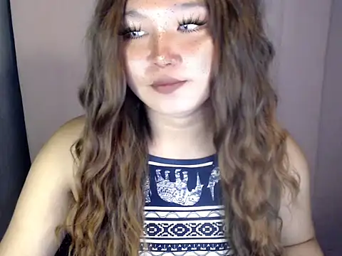 Snapshot of Eyes-on-me chatting on February 5, 7:24 am Eyes-on-me online show from February 5, 7:24 am