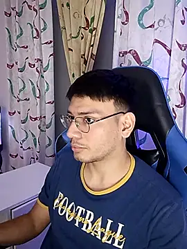 Snapshot of marcuswildx chatting on November 20, 11:37 pm marcuswildx online show from November 20, 11:37 pm