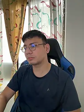 Snapshot of marcuswildx chatting on December 4, 12:03 pm marcuswildx online show from December 4, 12:03 pm