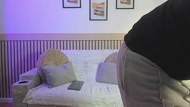 Snapshot of marcuswildx chatting on December 17, 8:37 pm marcuswildx online show from December 17, 8:37 pm