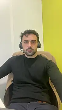 Snapshot of eauminerale chatting on February 18, 10:33 am eauminerale online show from February 18, 10:33 am