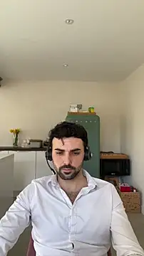 Snapshot of eauminerale chatting on February 25, 10:14 am eauminerale online show from February 25, 10:14 am