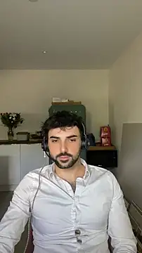 Snapshot of eauminerale chatting on May 12, 12:13 pm eauminerale online show from May 12, 12:13 pm