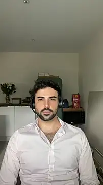 Snapshot of eauminerale chatting on May 13, 12:02 pm eauminerale online show from May 13, 12:02 pm