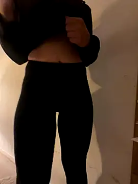 Snapshot of Elliepush chatting on October 4, 7:23 pm Elliepush online show from October 4, 7:23 pm