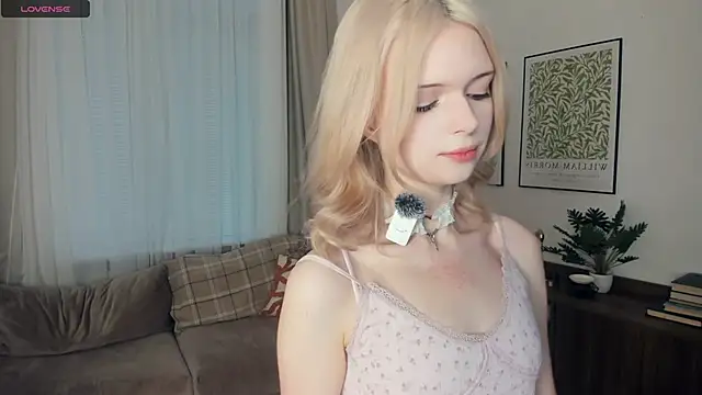 LaureMestler online show from November 4, 7:29 am