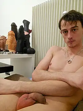 Snapshot of Chrisou73 chatting on March 16, 8:02 pm Chrisou73 online show from March 16, 8:02 pm