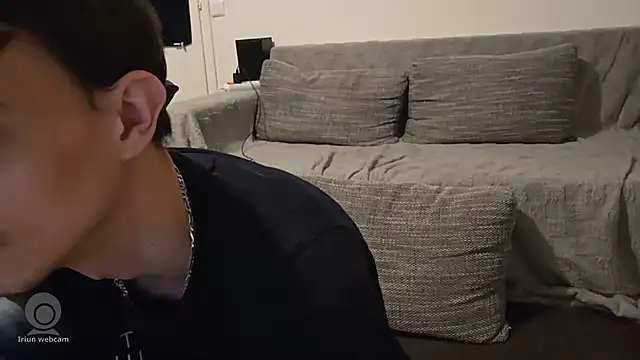 Snapshot of Chrisou73 chatting on March 18, 8:01 pm Chrisou73 online show from March 18, 8:01 pm