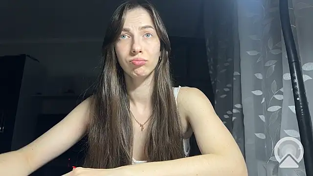 Snapshot of Prettyyy_Angel chatting on January 10, 5:58 pm Prettyyy Angel online show from January 10, 5:58 pm