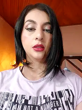 LlianneDiamond1 online show from September 25, 11:30 pm